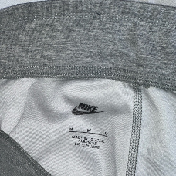 Nike Womens Sportswear Mid-Rise Swoosh Leggings in LTGrey Medium CZ8530-063 - Picture 8 of 8